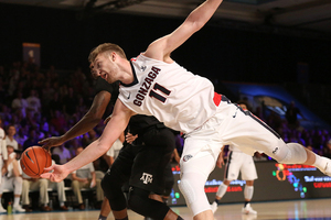 Domantas Sabonis (11) and Kyle Wiltjer have size and are mobile. They will try and disable Syracuse's zone, which has suffocated the Orange's first two opponents in the NCAA Tournament. 