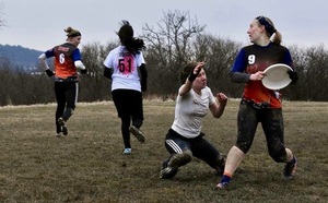 Elizabeth Jamison (No. 9) joined Syracuse's club ultimate team as a sophomore at SU.