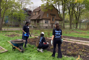 OrangeSeeds students volunteered with organizations like the Ronald McDonald House, the Samaritan Center and Onondaga Earth Corps. Last week, OrangeSeeds and Syracuse University's Student Association hosted their largest student-run community service volunteer opportunities to engage with the local city of Syracuse area.