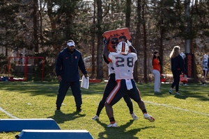 Syracuse offensive coordinator Jeff Nixon has signed a new multi-year extension with the program, ESPN’s Pete Thamel reported Thursday.