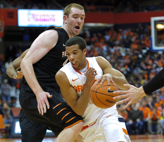 Syracuse guard Michael Carter-Williams drives through the lane.